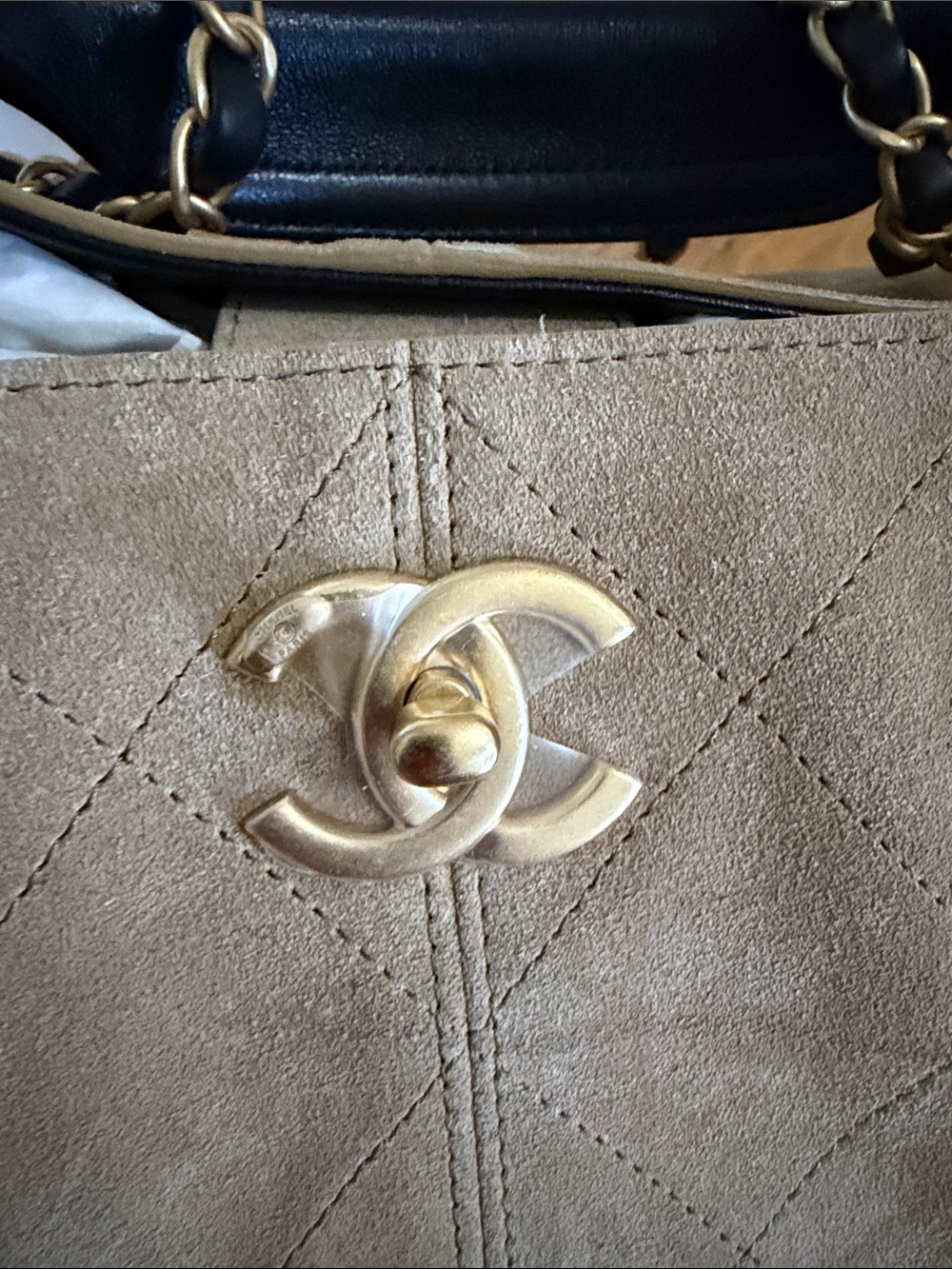 CHANEL 25 beige suede and black lambskin - Picture 8 of 12